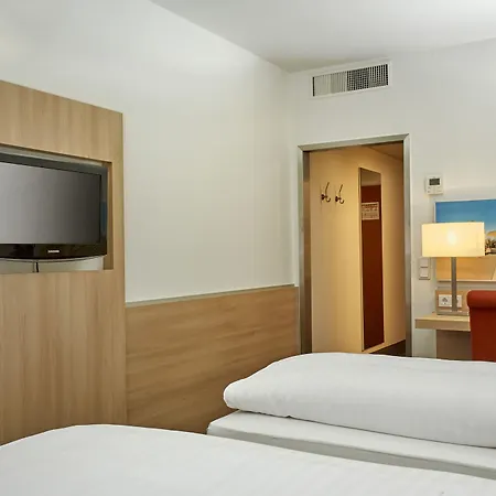 Hotel H+ 4*