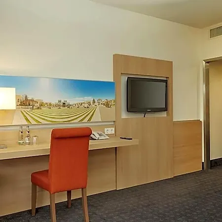 H+ Hotel 4*