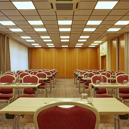 Hotel H+